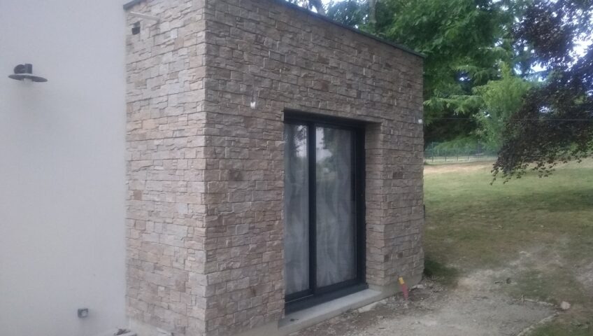 Parement en pierre extérieur par Syl Rénov 44 à Nantes