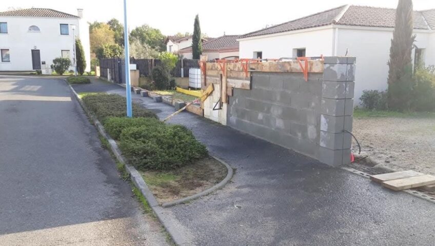Clôture sur muret en parpaings réalisée à Basse-Goulaine par Syl Rénov 44