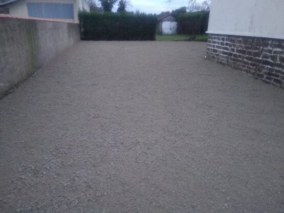 Empierrement d'une cour à Beaupréau