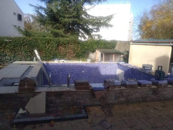 Pose de mosaïque pour piscine à Vallet