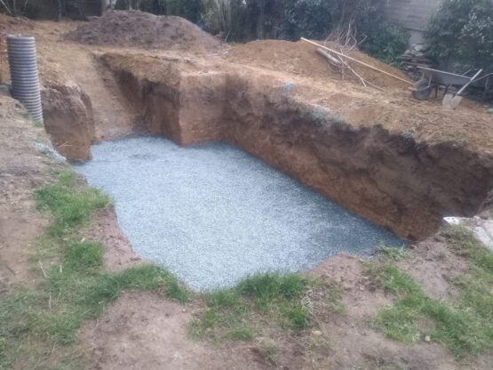 Terrassement et fond de piscine en béton à Saint-Julien-de-Concelles