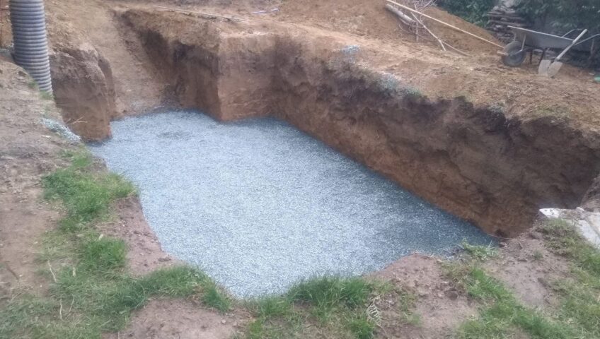 Terrassement et fond de piscine en béton à Saint-Julien-de-Concelles
