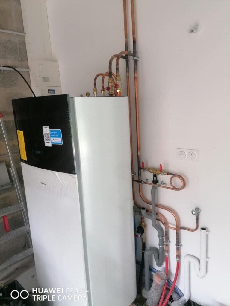 Installation-dun-ballon-deau-chaude-a-Vallet