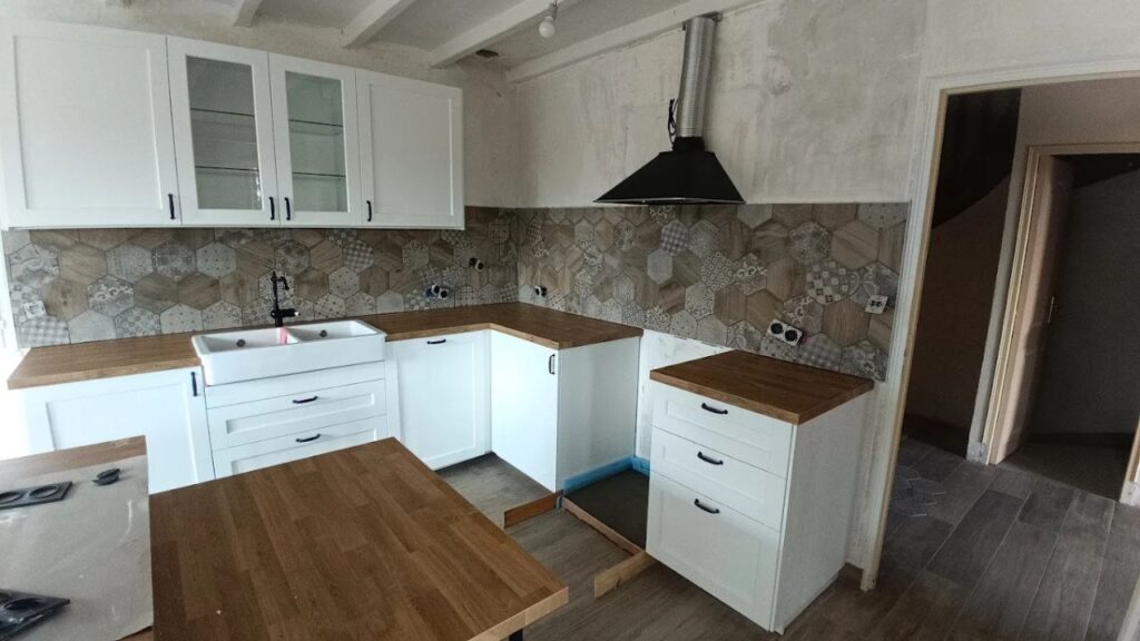Rénovation et installation d'une cuisine à La Chapelle-Heulin.