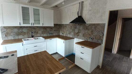 Rénovation et installation d'une cuisine à La Chapelle-Heulin.