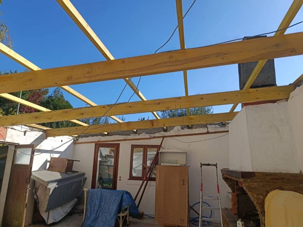 Charpente en bois et couverture en bac acier à Basse-Goulaine